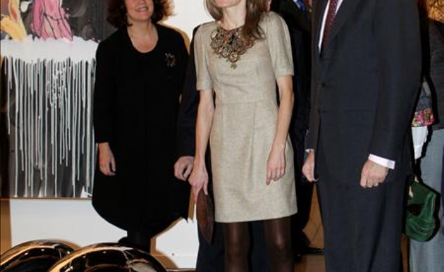 Los Príncipes de Asturias con la directora de ARCO, Lourdes Fernández