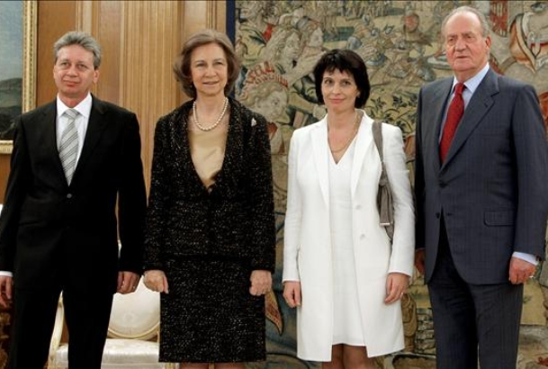 Sus Majestades los Reyes acompañados por la Presidenta de la Confederación Suiza y Jefa del Departamento Federal de Asuntos Económicos, Doris Leuthard