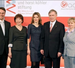 Su Alteza Real la Princesa de Asturias junto al Presidente de la República Federal de Alemania, su esposa y los galardonados el Dr. Marc André Webber 