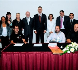 Don Felipe con los miembros de la Fundación Príncipe de Girona