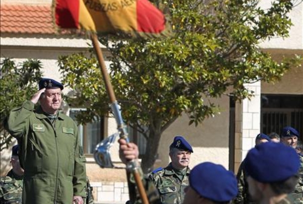 Su Majestad el Rey durante el desfile de la Compañía de Honores