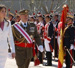 La Princesa de Asturias pasa revista a la tropas que rendían honores