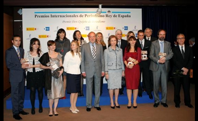Fotografía junto a los premiados