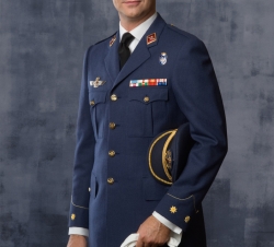 Fotografía oficial de S.A.R. el Príncipe de Asturias, con uniforme de Teniente Coronel del Ejército del Aire