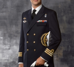 Fotografía oficial de S.A.R. el Príncipe de Asturias, con uniforme de Capitán de Fragata de la Armada