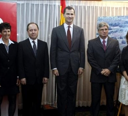 Don Felipe y el equipo de Radio Nacional de España