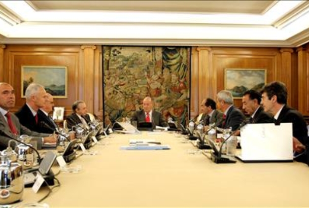 Vista de la mesa de la reunión
