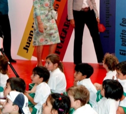 Doña Sofía acompañada por Su Alteza Real la Infanta Doña Elena en el Pabellón infantil de la Fundación MAPFRE