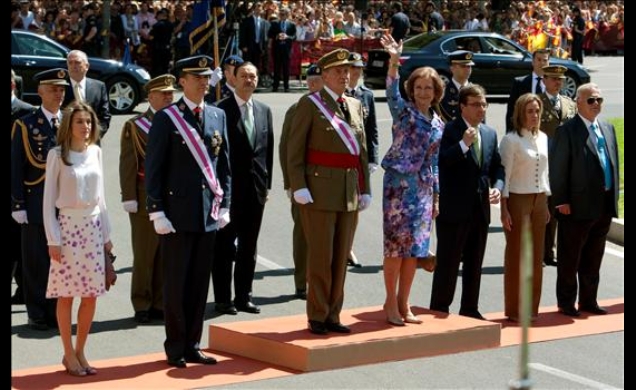 Sus Majestades los Reyes y Sus Altezas Reales los Príncipes de Asturias a su llegada a la Plaza José Luis Herrera de Badajoz