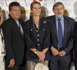 Su Alteza Real la Infanta Doña Elena, junto a la ministra de Deporte de la República de Serbia, Snezana Sanardzic, el viceministro de Deportes del Est