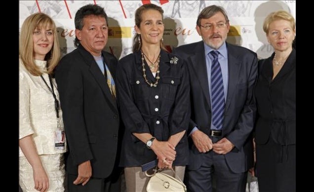 Su Alteza Real la Infanta Doña Elena, junto a la ministra de Deporte de la República de Serbia, Snezana Sanardzic, el viceministro de Deportes del Est
