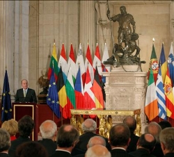 Vista general del Salón de Columnas durante la intervención del Rey