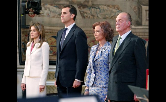 Sus Majestades los Reyes y Sus Altezas Reales los Príncipes de Asturias durante el acto