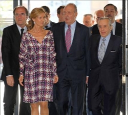 Su Majestad el Rey a su llegada acompañado por la ministra de Ciencia y Tecnología, el presidente de Cotec y el ministro de Educación