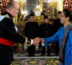Su Majestad el Rey recibe el saludo de la nueva embajadora de la República de Indonesia