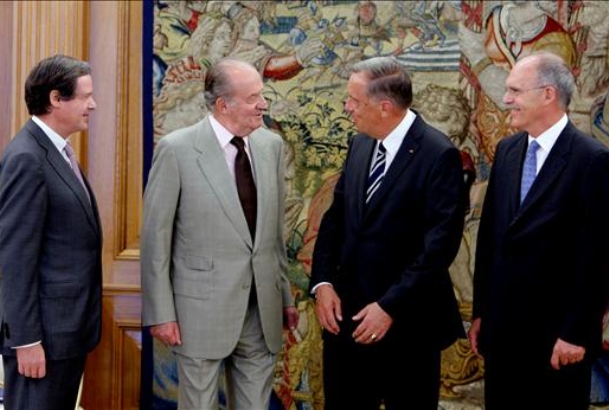 Don Juan Carlos junto a los representantes de la Cámara de Comercio Alemana para España