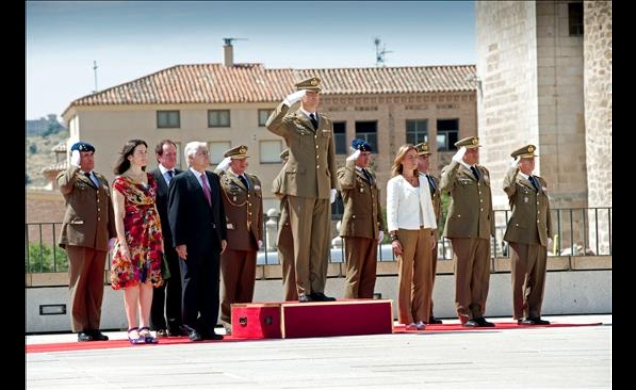 Su Alteza Real durante los honores de ordenanza