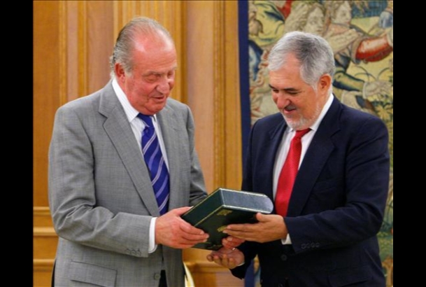 El fiscal general del Estado entrega la Memoria de la Fiscalía a Su Majestad el Rey