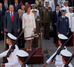 Sus Majestades, durante el desfile militar