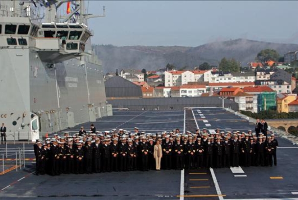 Fotografía de grupo con la tripulación del BPE Juan Carlos I