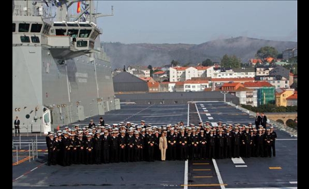 Fotografía de grupo con la tripulación del BPE Juan Carlos I