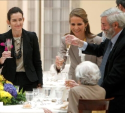 Doña Elena en un momento del brindis