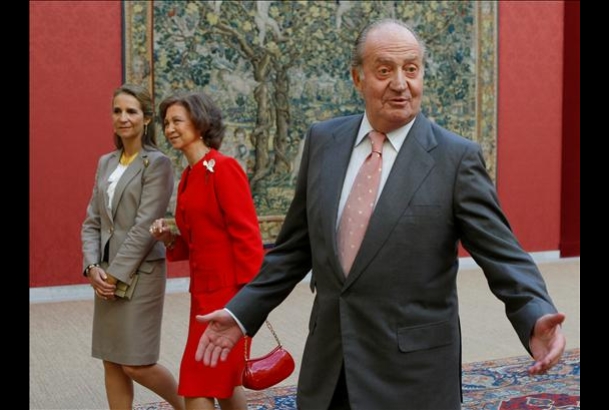 Sus Majestades los Reyes y la Infanta Doña Elena a su llegada