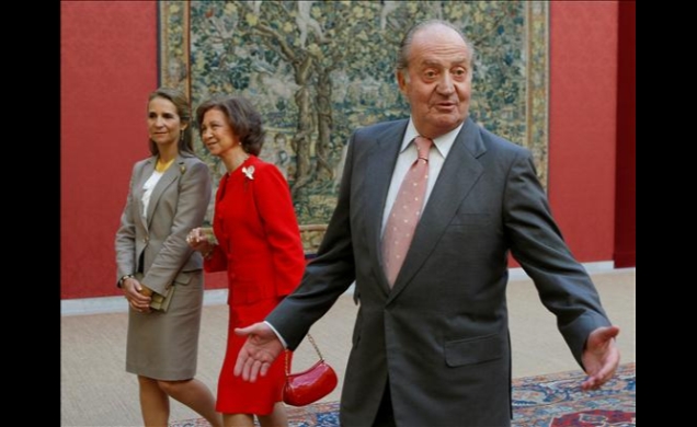 Sus Majestades los Reyes y la Infanta Doña Elena a su llegada