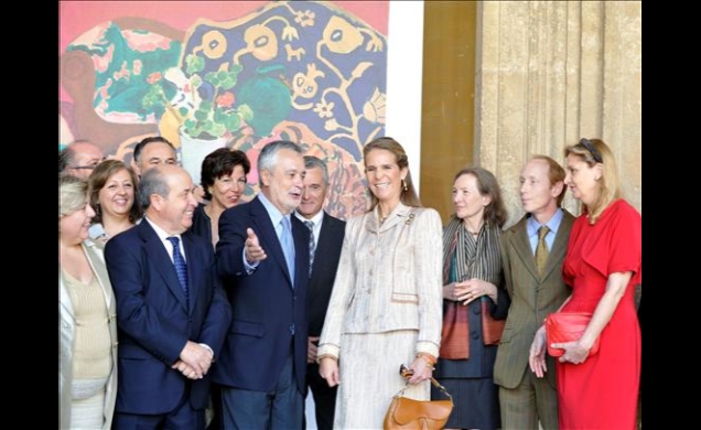 Doña Elena conversa con el presidente de la Junta de Andalucía
