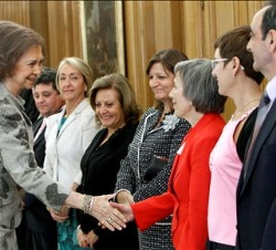 Doña Sofía recibe el saludo de los miembros de la Junta de Gobierno de CEAFA