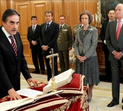 Valeriano Gómez Sánchez promete su cargo como ministro de Trabajo e Inmigración