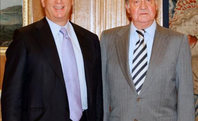 Su Majestad con el presidente de BlackRock