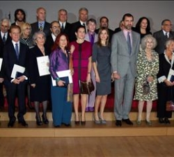 Fotografía de familia con los premiados