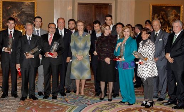 Doña Sofía junto a los premiados