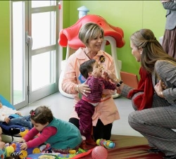 Su Alteza Real la Infanta Doña Elena durante su recorrido por el Centro