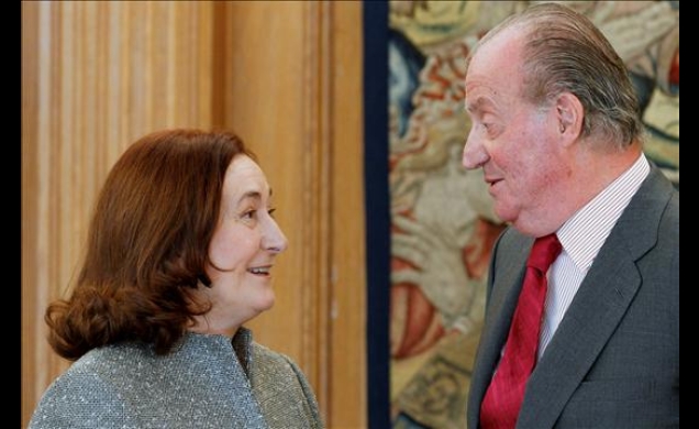 Don Juan Carlos junto a la presidenta del Consejo de Administración de Hispasat