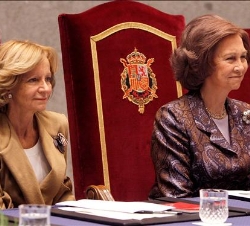 Doña Sofía, junto a la vicepresidenta segunda del Gobierno y ministra de Economía y Hacienda, Elena Salgado