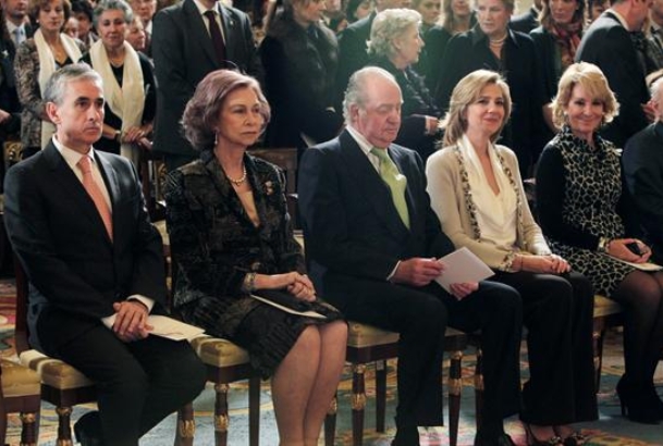 Los Reyes y la Infanta Doña Cristina, acompañados por el ministro de la Presidencia, Ramón Jáuregui, y la presidenta de la Comunidad de Madrid, Espera