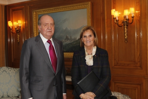 Don Juan Carlos, con la presidenta del Parlamento de Cataluña