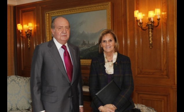 Don Juan Carlos, con la presidenta del Parlamento de Cataluña