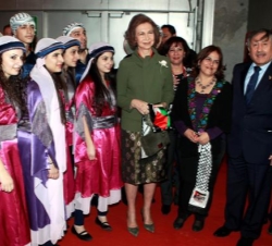 La Reina, a su paso por el stand de Jordania