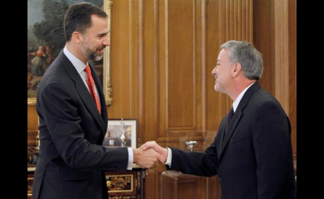 Don Felipe recibe el saludo del gobernador de Jalisco