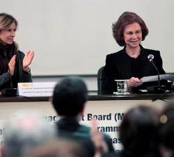 Doña Sofía junto a la ministra de Ciencia e Innovación durante el acto