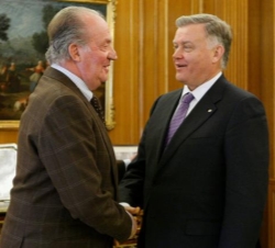 Su Majestad el Rey saluda al presidente de la Compañía Estatal de Ferrocarriles Rusos (RZD)