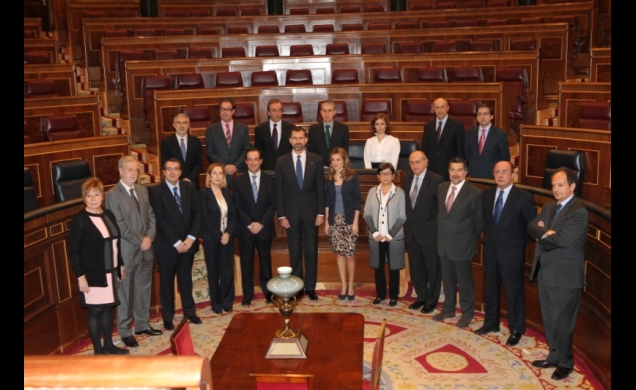Sus Altezas Reales los Príncipes de Asturias en el Hemiciclo con los miembros de la Mesa y Junta de Portavoces del Congreso de los Diputados