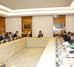 Doña Sofía durante la reunión