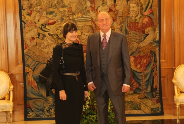 Su Majestad el Rey junto a la Presidenta y Consejera Federal de Asuntos Exteriores de la Confederación Suiza