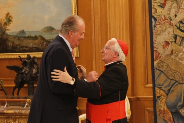 Su Majestad el Rey recibe el saludo del cardenal Cañizares