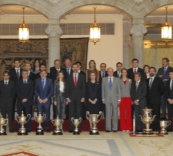 Fotografía de grupo con los premiados
