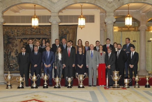 Fotografía de grupo con los premiados